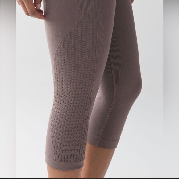 Lululemon | Flow and Go | Cropped‎ Leggings Capris - Picture 2 of 16